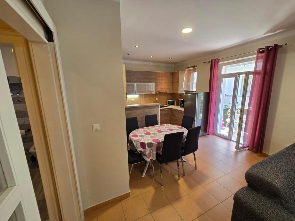 Kuchyňa alebo kuchynka v ubytovaní luxury apartment Tanja , Bacvice Split