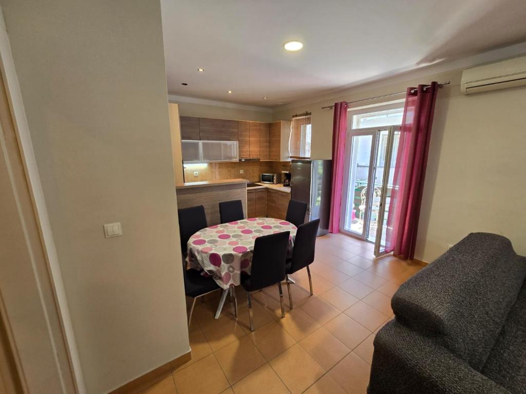 Kuchyňa alebo kuchynka v ubytovaní luxury apartment Tanja , Bacvice Split
