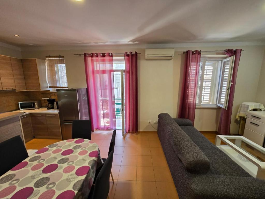 Kuchyňa alebo kuchynka v ubytovaní luxury apartment Tanja , Bacvice Split