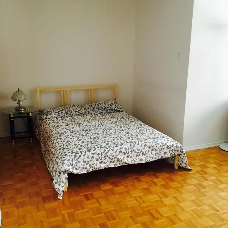Suitetrails - Stylish Montreal Apartment Comfortable Stay in the Golden Square Mile
