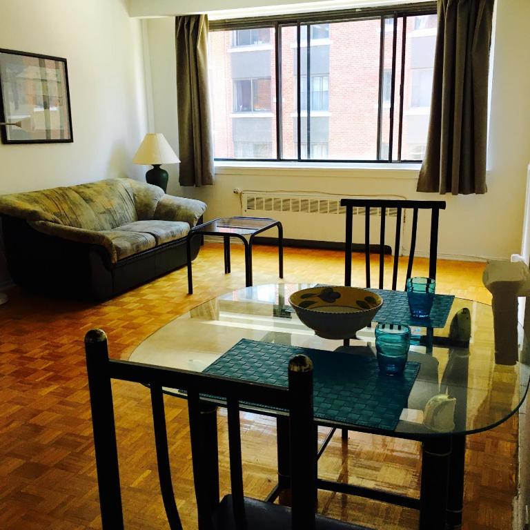 Suitetrails - Stylish Montreal Apartment Comfortable Stay in the Golden Square Mile