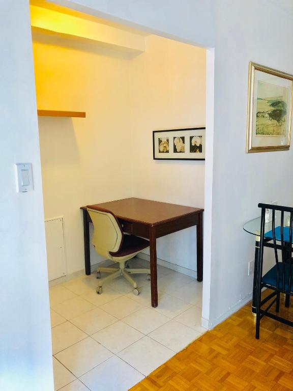 Suitetrails - Stylish Montreal Apartment Comfortable Stay in the Golden Square Mile