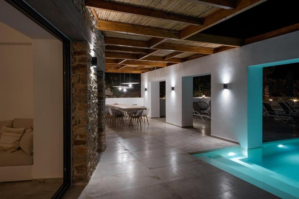 The swimming pool at or close to Mikri Sorriso - Luxurious Villa On The Beach