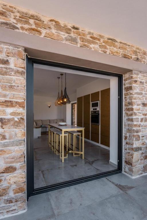 A kitchen or kitchenette at Mikri Sorriso - Luxurious Villa On The Beach