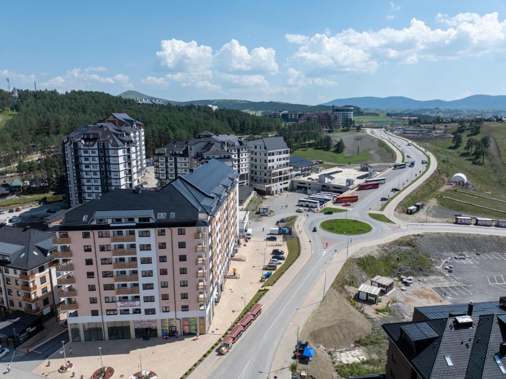 Nespecifikovaný výhled na hory nebo výhled na hory při pohledu z aparthotelu
