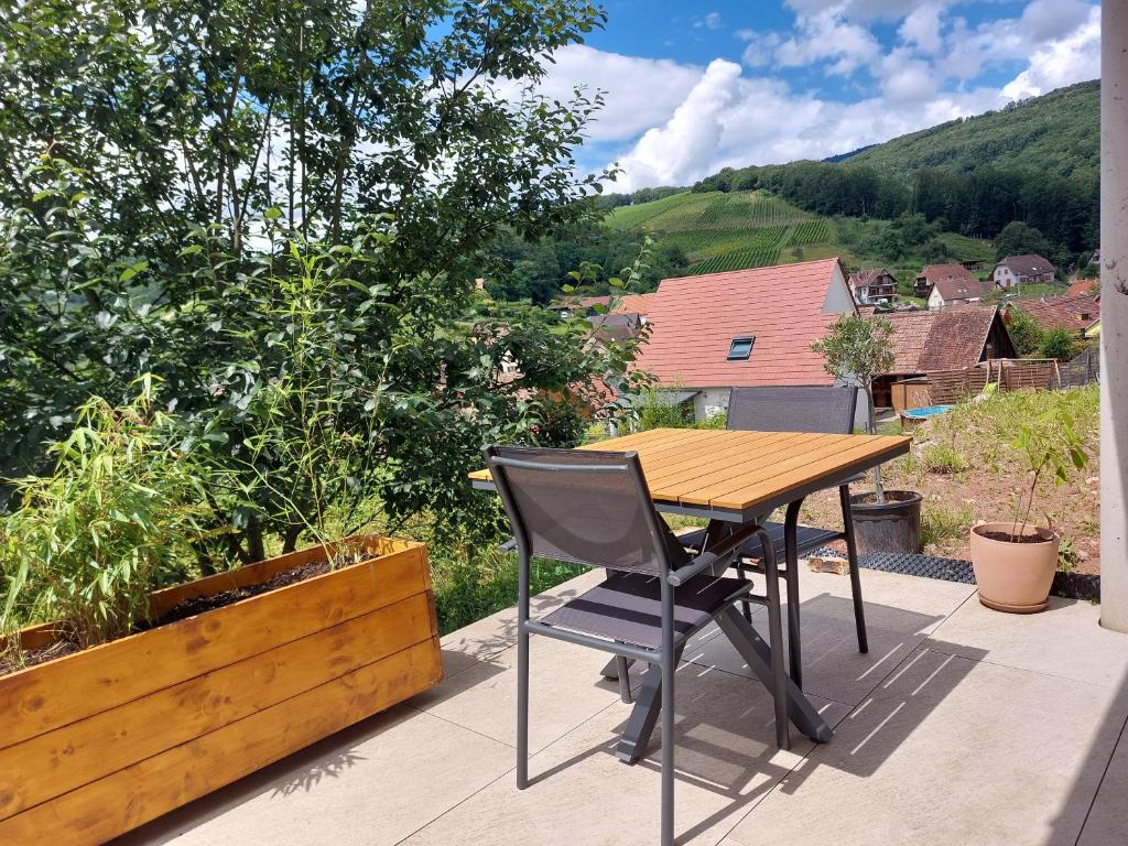 Nespecifikovaný výhled na hory nebo výhled na hory při pohledu z apartmánu