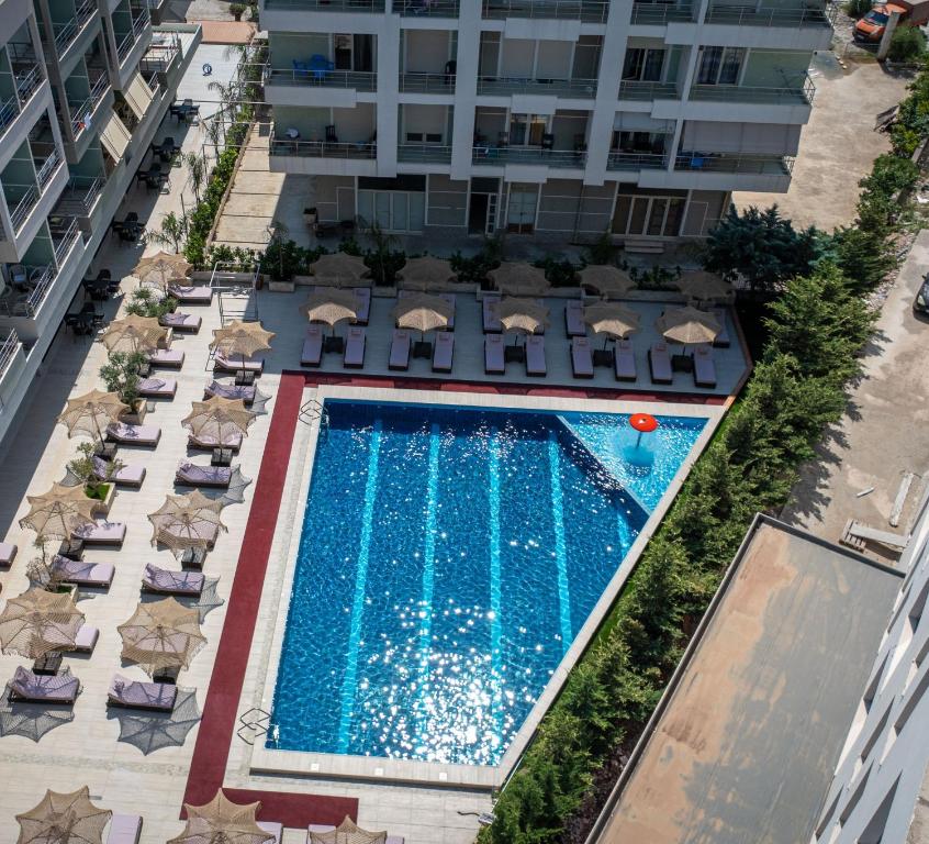 Bazén v ubytování Gest Hotel nebo v jeho okolí
