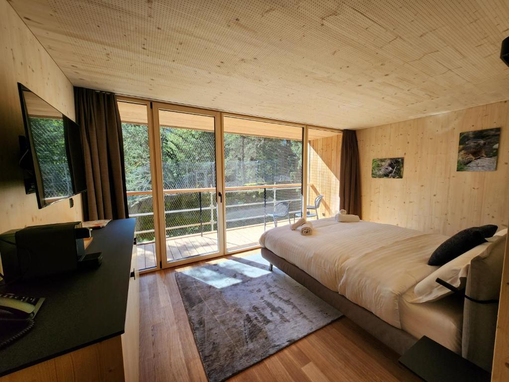 Postel nebo postele na pokoji v ubytování Zoo des Marécottes Boutique Hôtel