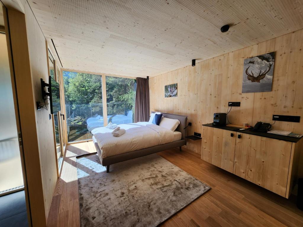 Postel nebo postele na pokoji v ubytování Zoo des Marécottes Boutique Hôtel