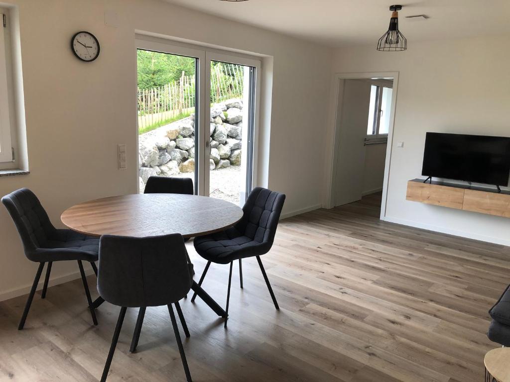TV a/nebo společenská místnost v ubytování Ferienwohnung Wanner