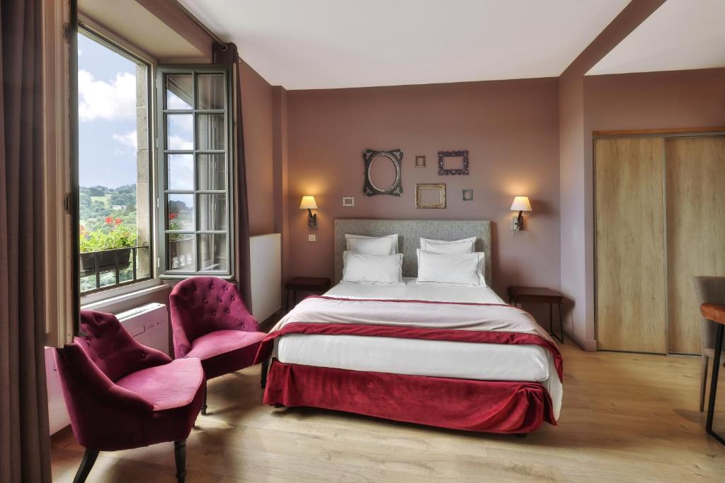 Postel nebo postele na pokoji v ubytování Hôtel Joyet de Maubec