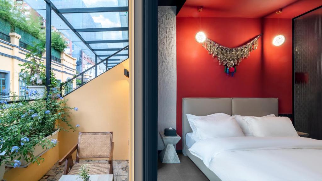 Postel nebo postele na pokoji v ubytování A hotel