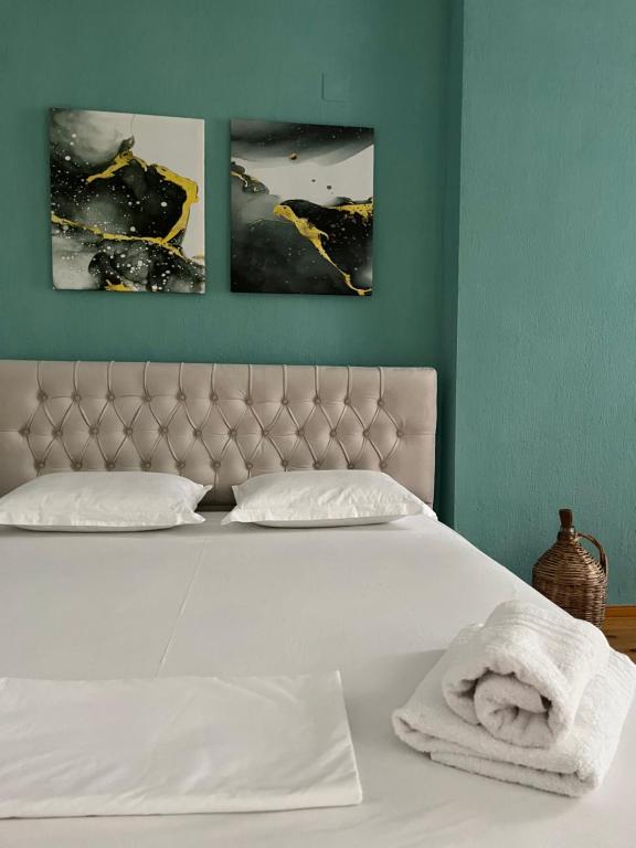 Postel nebo postele na pokoji v ubytování Vrenjo GuestHouse