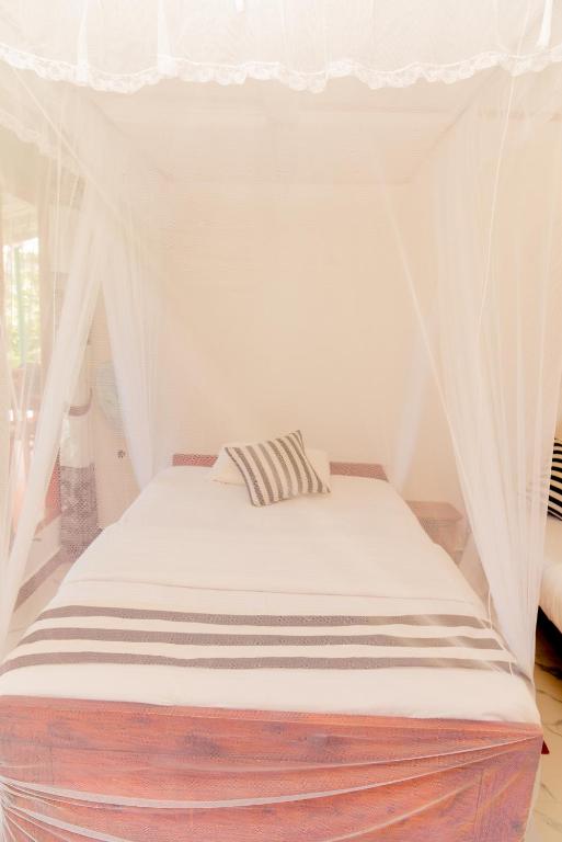 Postel nebo postele na pokoji v ubytování Samiru Guest Inn Ella