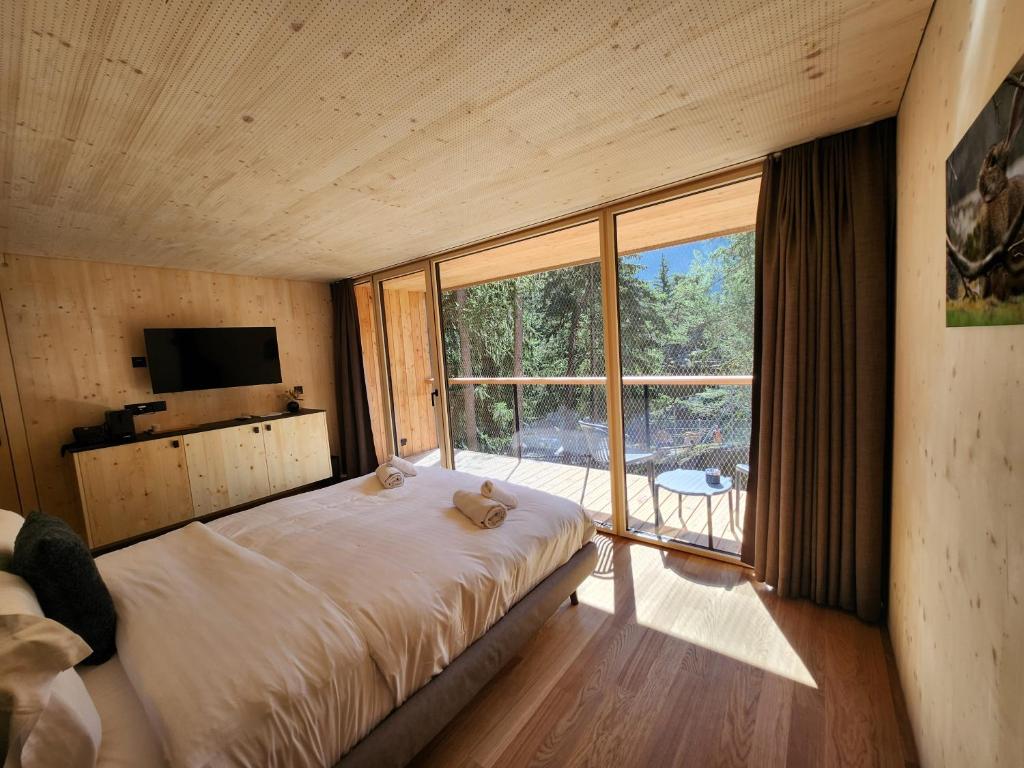 Postel nebo postele na pokoji v ubytování Zoo des Marécottes Boutique Hôtel