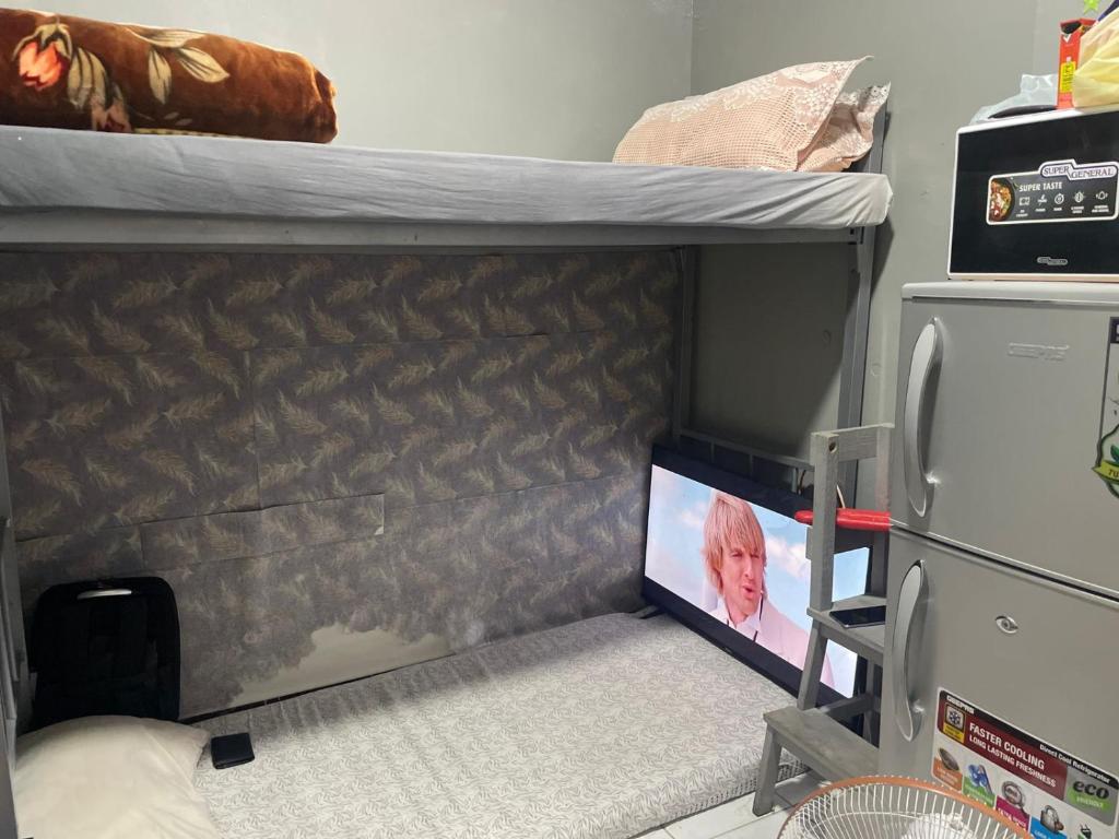Katil atau katil-katil dalam bilik di capsule bed