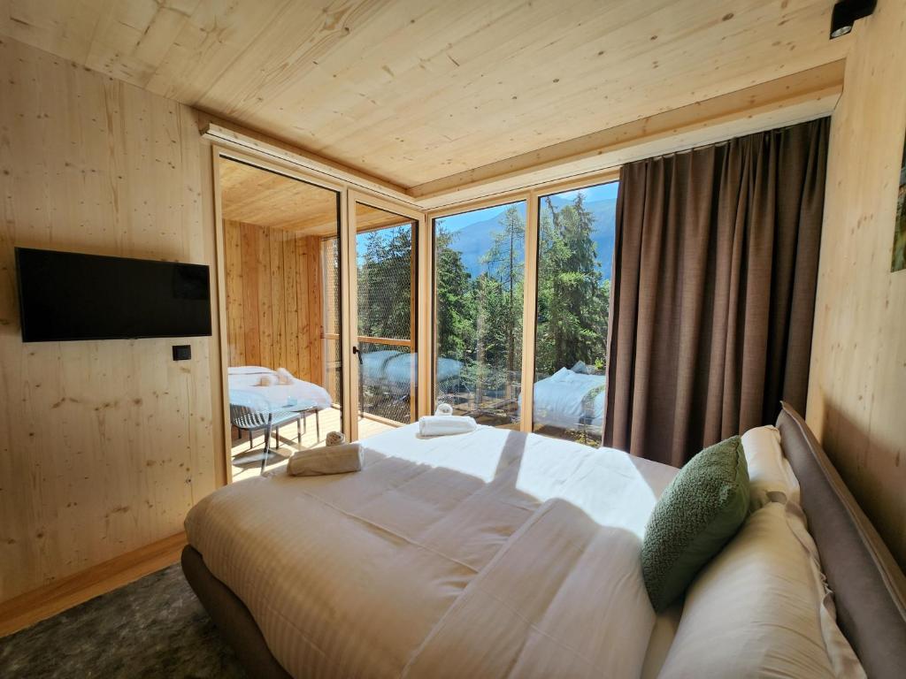 Postel nebo postele na pokoji v ubytování Zoo des Marécottes Boutique Hôtel