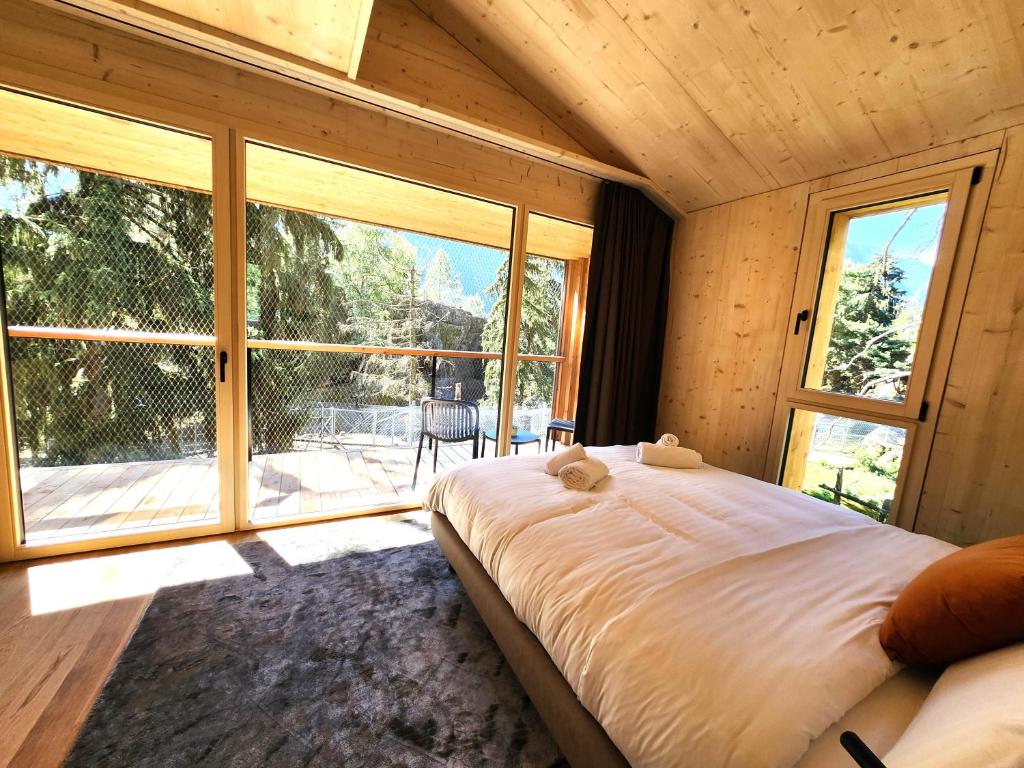Postel nebo postele na pokoji v ubytování Zoo des Marécottes Boutique Hôtel