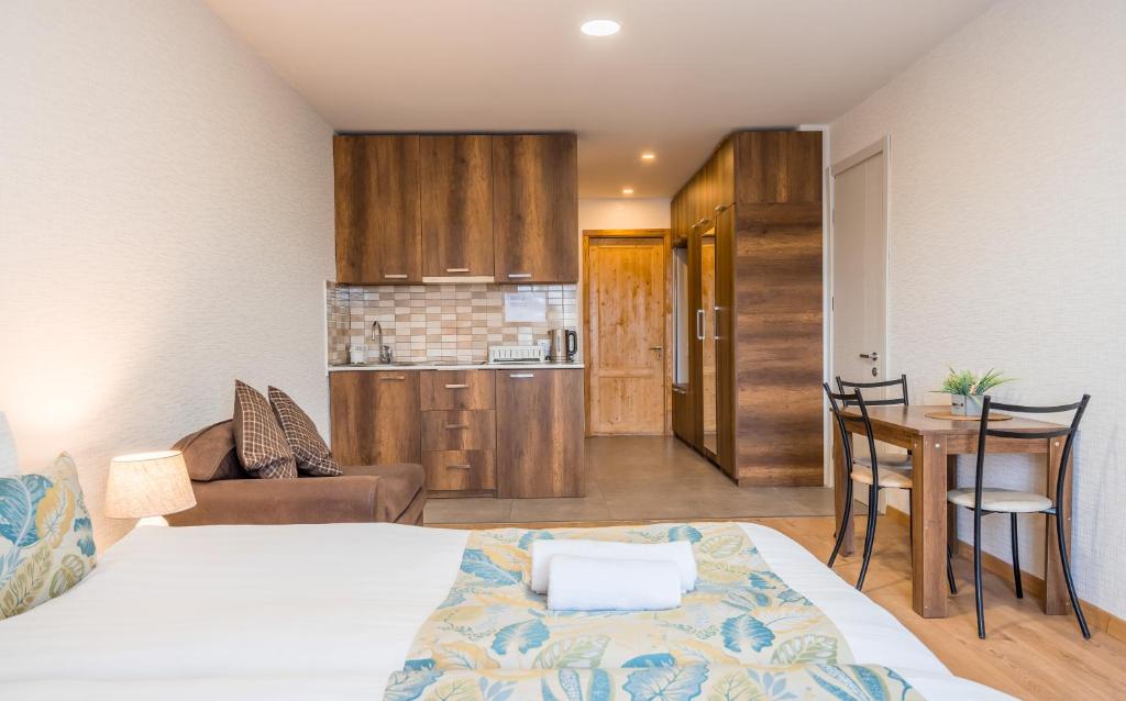 Postel nebo postele na pokoji v ubytování New Gudauri NG Rooms