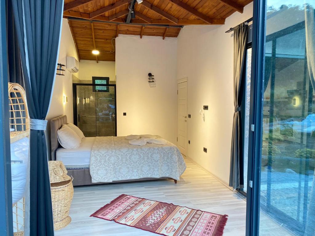 Postel nebo postele na pokoji v ubytování Zirkon Valley Boutique Hotel