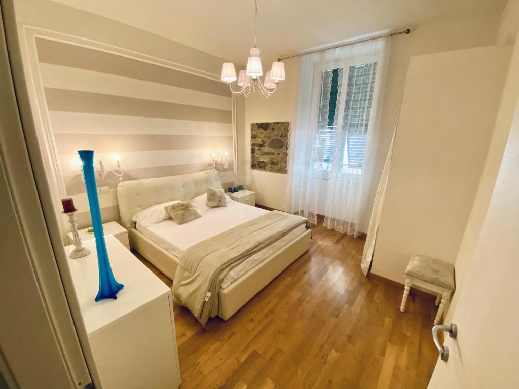 A bed or beds in a room at LEO'S HOME