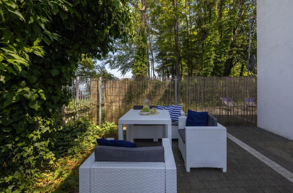 Ogród w obiekcie Apartamenty na Klifie z widokiem na morze - Apartamenty Pomorskie