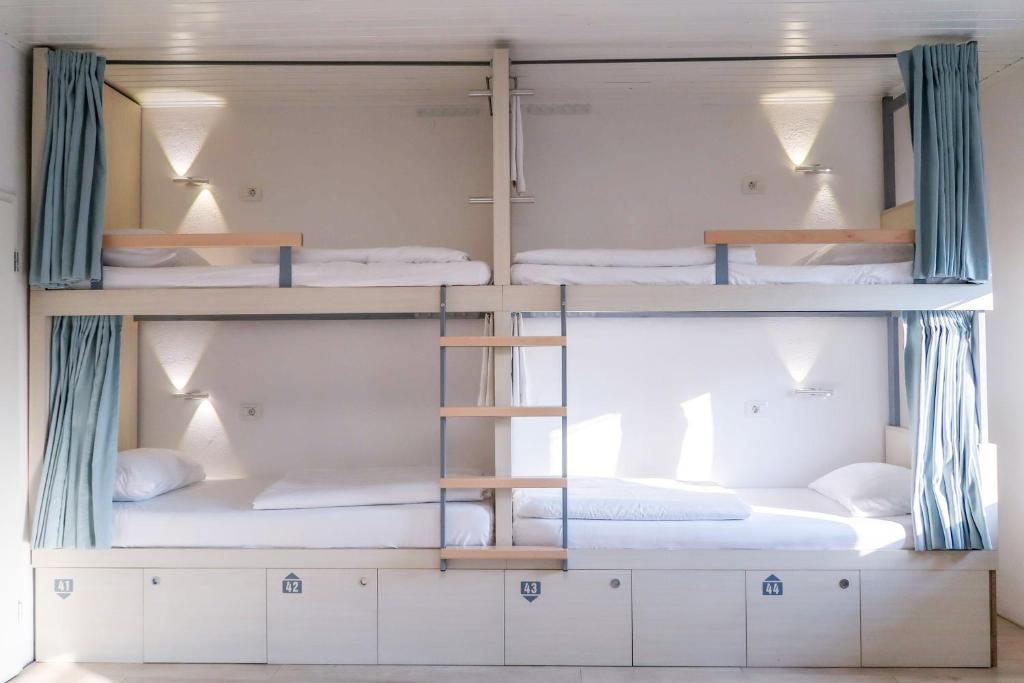 Postel nebo postele na pokoji v ubytování Premium Hostel Kobarid
