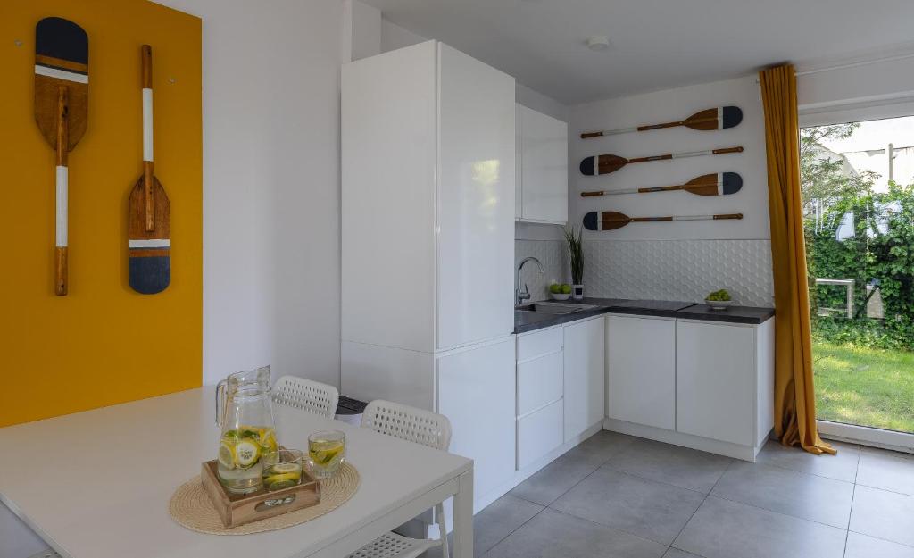 Kuchnia lub aneks kuchenny w obiekcie Apartamenty na Klifie z widokiem na morze - Apartamenty Pomorskie