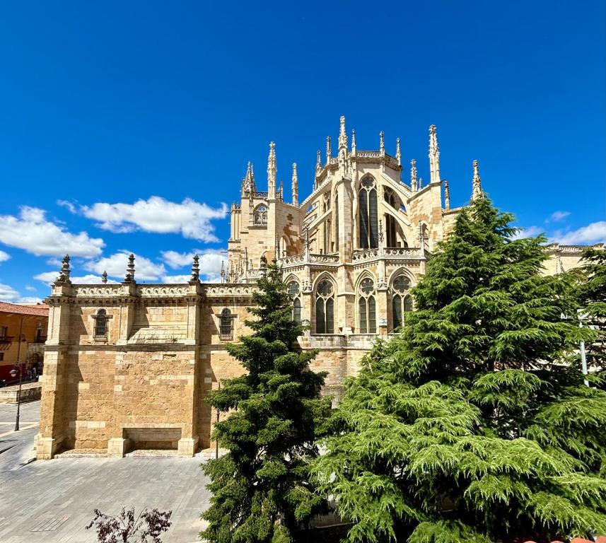 a large cathedral with two trees in front of it at Suites La Catedral in León