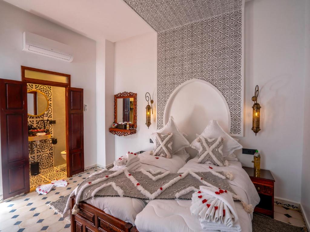 Postel nebo postele na pokoji v ubytování Riad Le Nid De Fatima