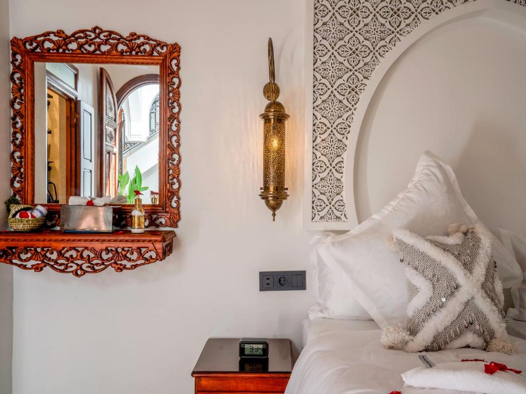 Postel nebo postele na pokoji v ubytování Riad Le Nid De Fatima