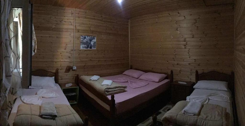 Postel nebo postele na pokoji v ubytování Zariklis