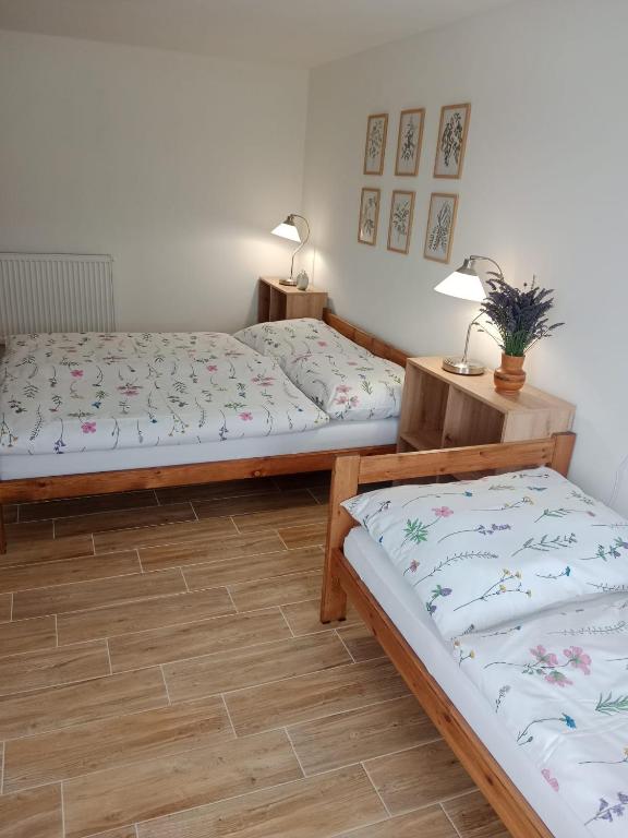 Postel nebo postele na pokoji v ubytování Ubytování U Křivánků 2