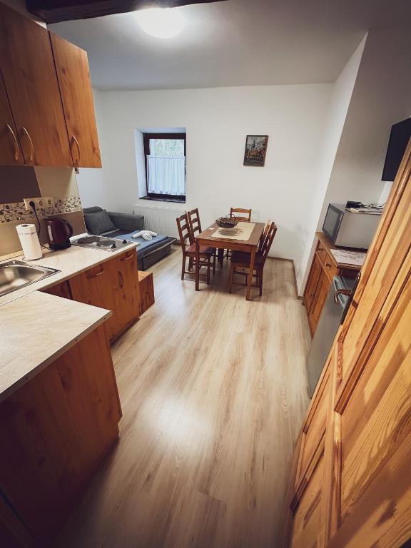 Kuchyň nebo kuchyňský kout v ubytování Groppenstein Apartmanház