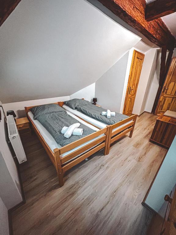 Postel nebo postele na pokoji v ubytování Groppenstein Apartmanház