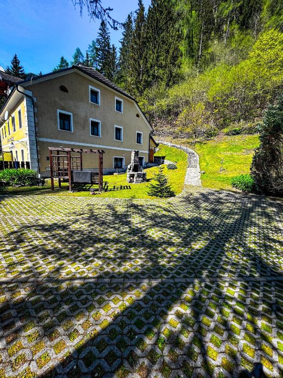 Zahrada ubytování Groppenstein Apartmanház