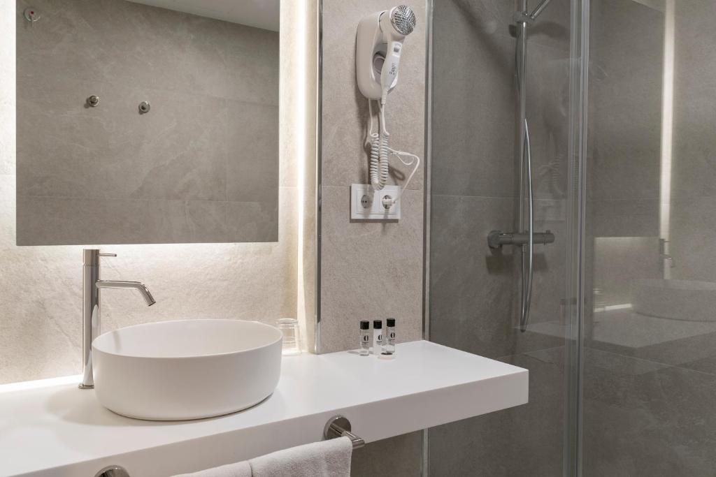 Hotel Santiago Apóstol - Resim 41