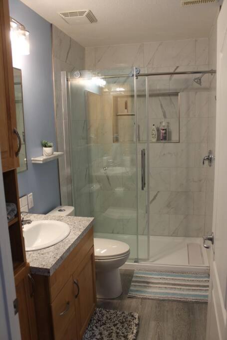 A bathroom at Cozy Lodge Suite