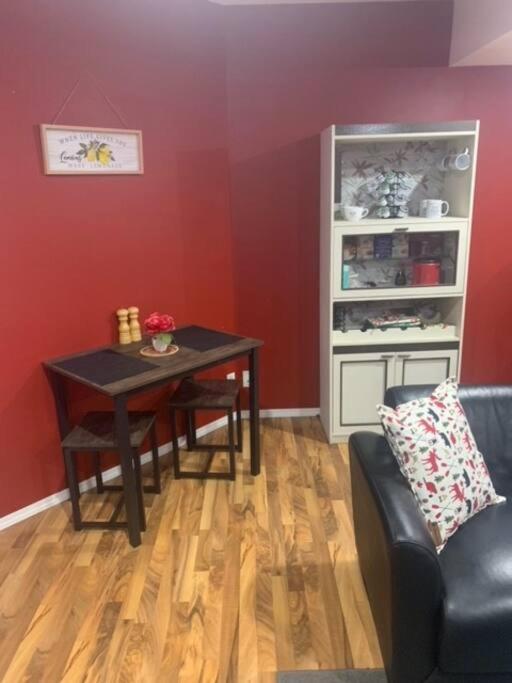 A seating area at Cozy Lodge Suite