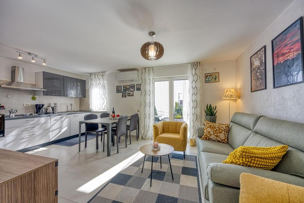 Apartment A&E with Sea View