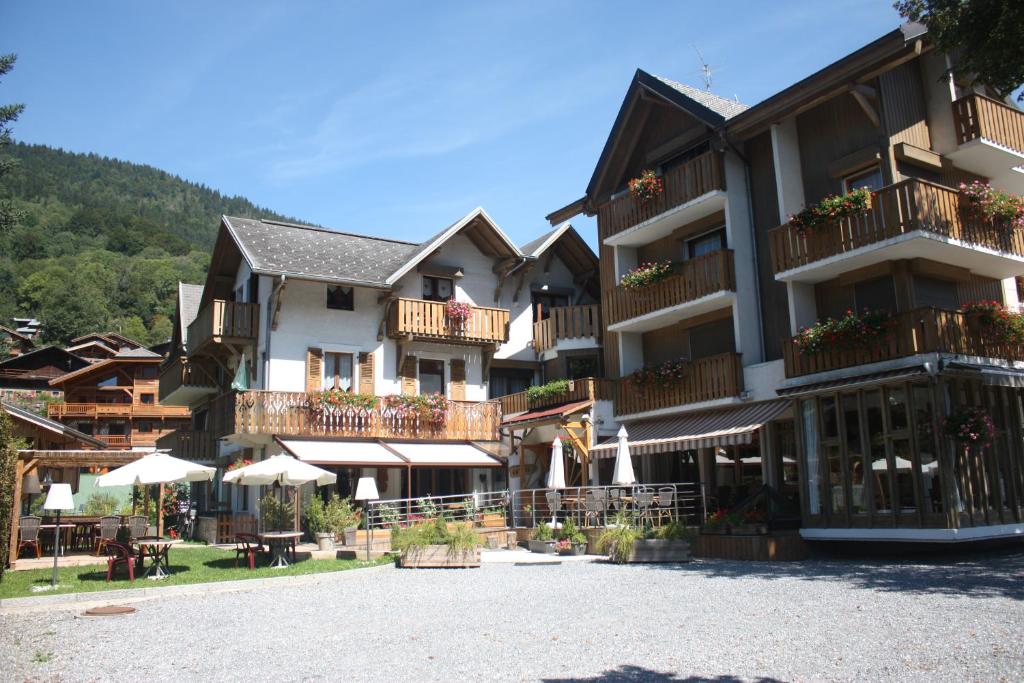 Nespecifikovaný výhled na hory nebo výhled na hory při pohledu z hotelu