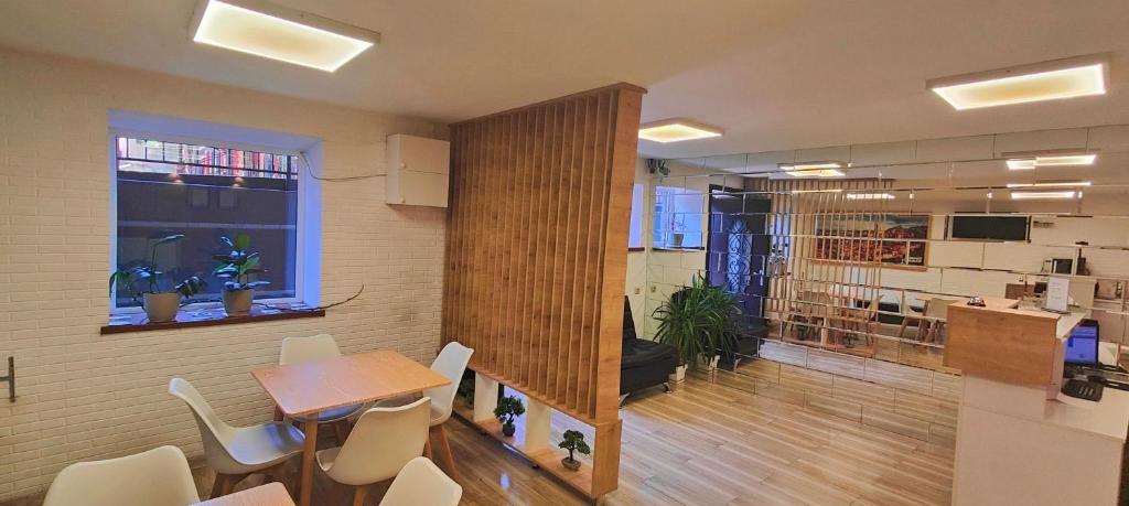 Kuchyň nebo kuchyňský kout v ubytování Light Hotel