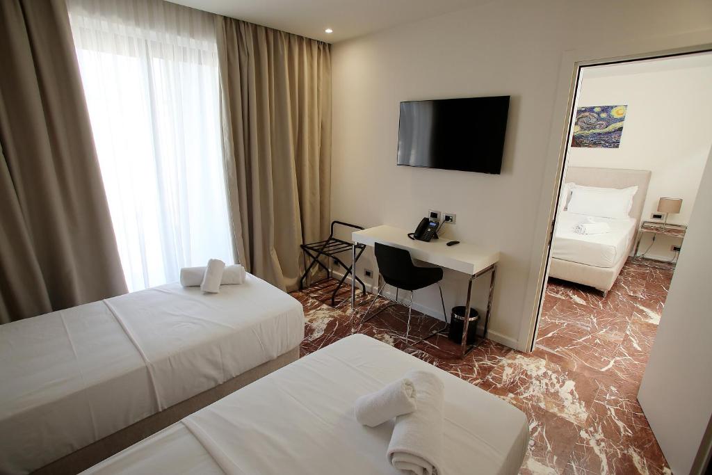 Letto o letti in una camera di Durres Bay Hotel