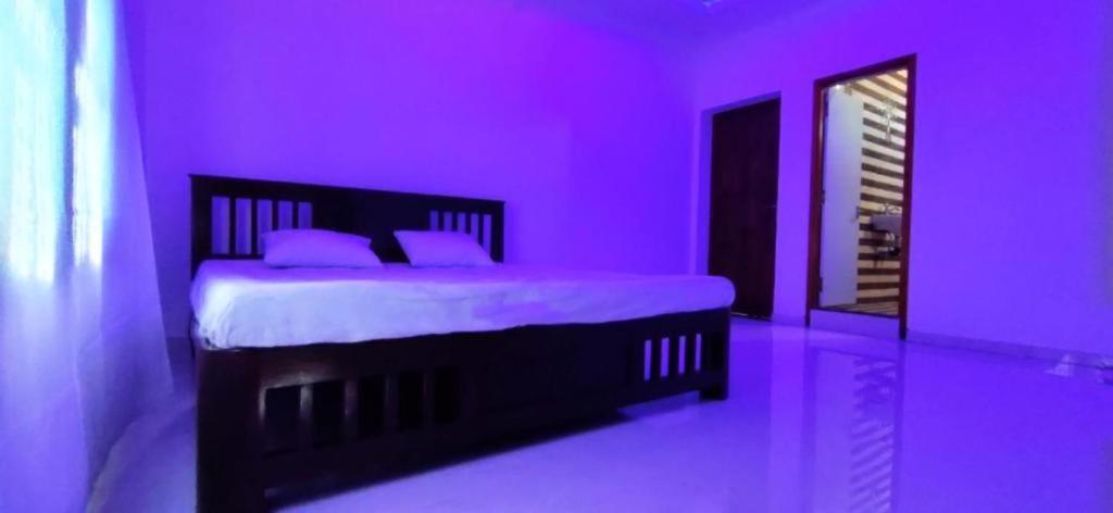 Postel nebo postele na pokoji v ubytování La Bay Luxury Beach Bungalow
