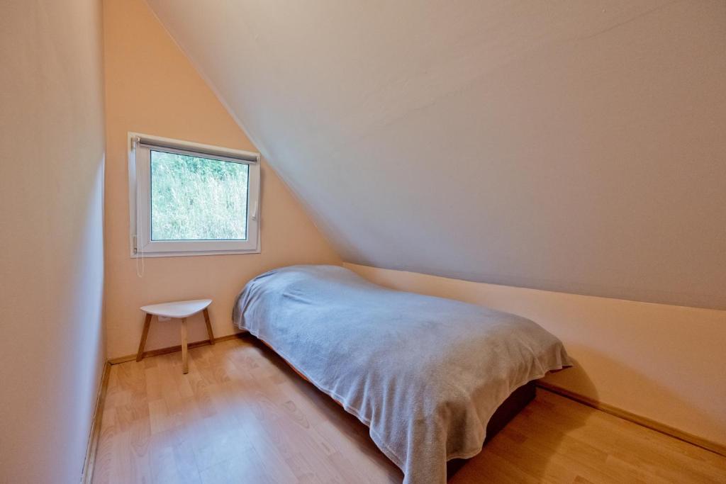 Postel nebo postele na pokoji v ubytování Domki Ranczo w Dolinie