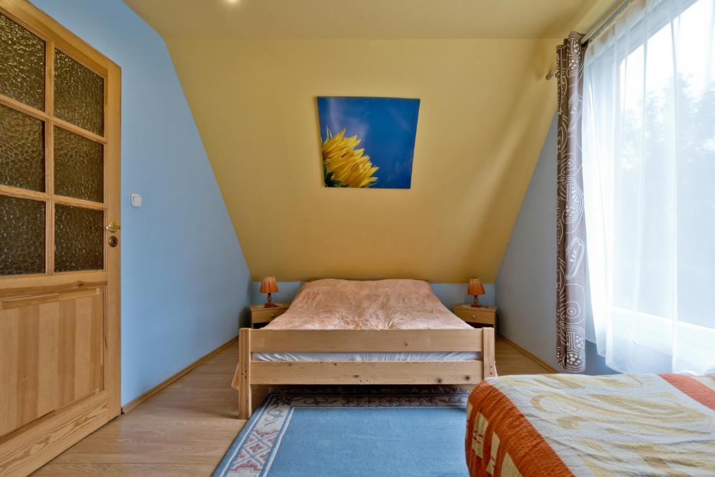 Postel nebo postele na pokoji v ubytování Domki Ranczo w Dolinie