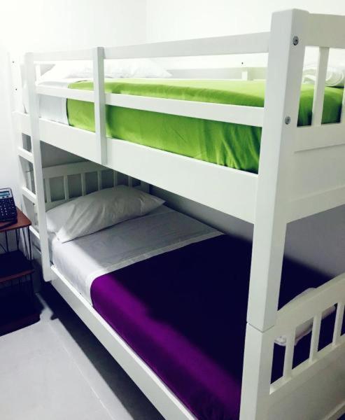 Narivoodi või narivoodid majutusasutuse Hostal Lumar toas