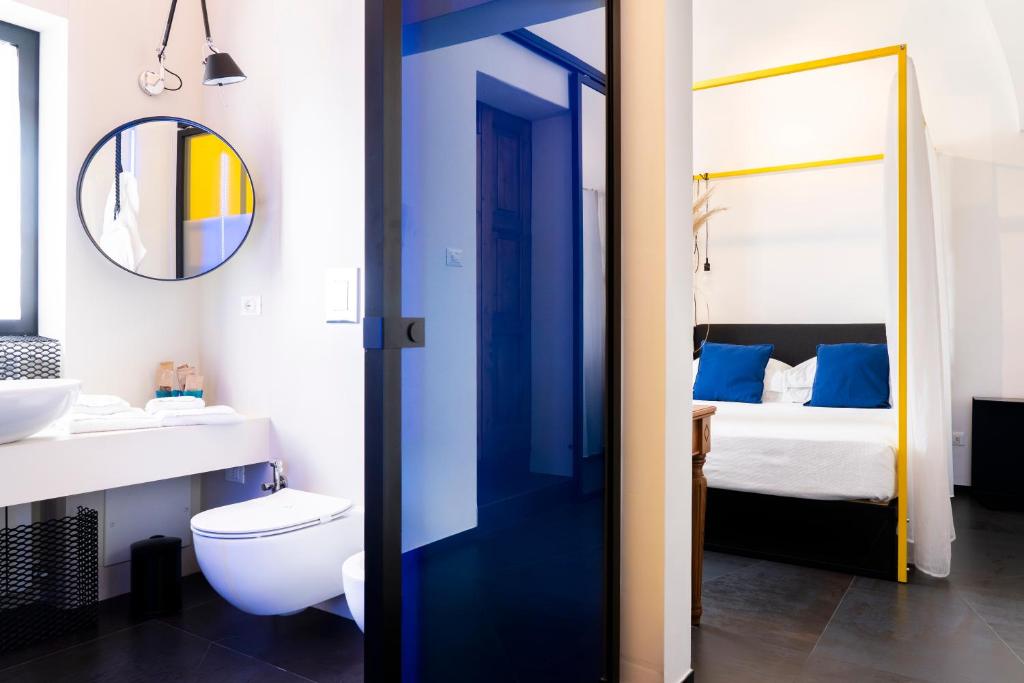 Postel nebo postele na pokoji v ubytování Palazzo Biancofiore, suites & rooftop