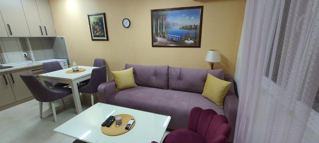 Η κουζίνα ή μικρή κουζίνα στο Lena 5 Apartmants