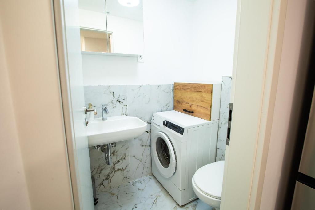 Koupelna v ubytování AISHA Hostel